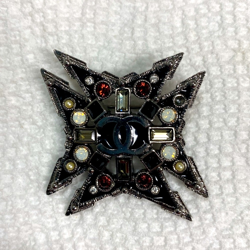 Authentic ISO Chanel Brooch  05A Stamp